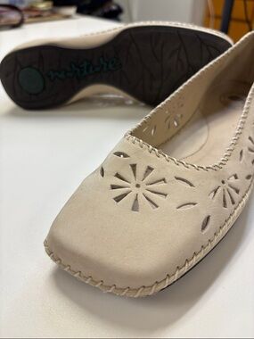 Nurture by Lamaze Cream Laser-Cut Floral Slip-On Flats